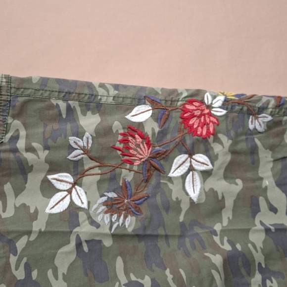 Style & Co Camouflage Capri Pants with Embroidery 18W - Picture 7 of 13